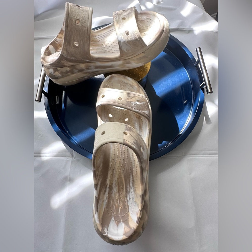 🩴 CROCS Beige and Cream Platform Sandals, Size 11